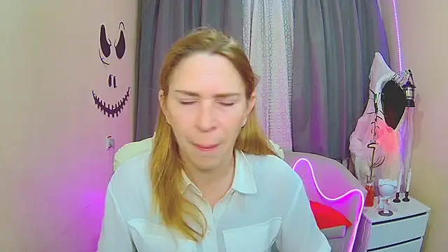 Snapshot of TessaDaybreak chatting on 11/03/25, 07:20 TessaDaybreak online show from 11/03/25, 07:20