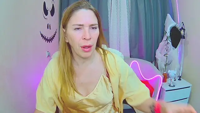 Snapshot of TessaDaybreak chatting on 11/04/25, 07:51 TessaDaybreak online show from 11/04/25, 07:51