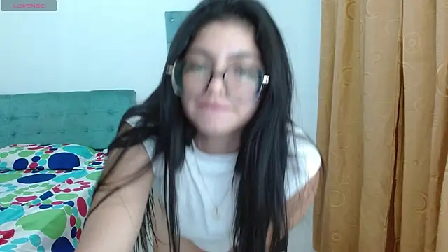 Snapshot of Violett_11 chatting on 03/22/25, 11:31 Violett 11 online show from 03/22/25, 11:31