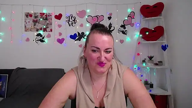 DianaMGG online show from 03/06/25, 12:41