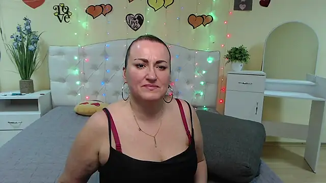 DianaMGG online show from 03/12/25, 09:44
