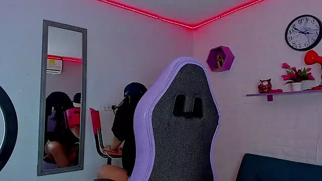 melany rouse18 online show from 10/01/25, 04:13