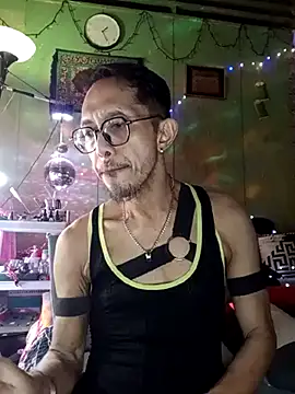 Snapshot of Tolayerfly69 chatting on 02/14/25, 05:25 Tolayerfly69 online show from 02/14/25, 05:25