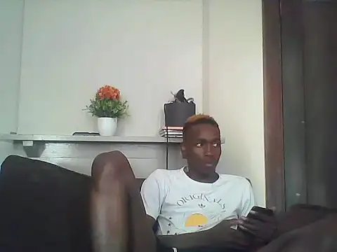 Snapshot of MpVitaminD chatting on 10/08/25, 06:11 MpVitaminD online show from 10/08/25, 06:11