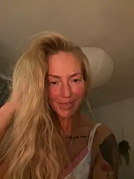 Snapshot of Fiery_Blonde_LexiX chatting on 10/20/25, 09:59 Fiery Blonde LexiX online show from 10/20/25, 09:59