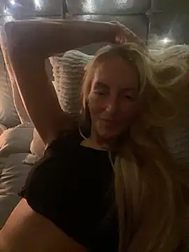 Snapshot of Fiery_Blonde_LexiX chatting on 10/30/25, 11:05 Fiery Blonde LexiX online show from 10/30/25, 11:05