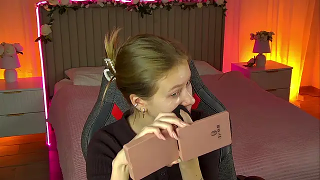 EveMundie online show from 10/29/25, 12:18