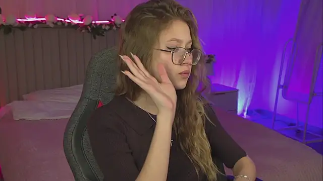 EveMundie online show from 11/14/25, 10:03