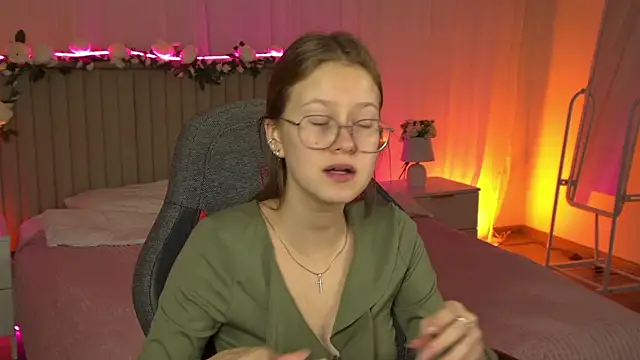 EveMundie online show from 11/17/25, 06:30