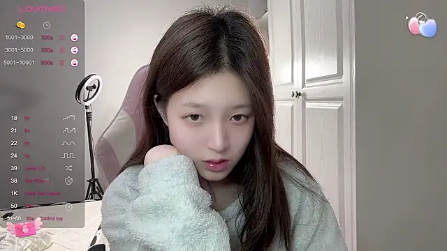 Snapshot of YaYa-521 chatting on 03/18/25, 06:37 YaYa-521 online show from 03/18/25, 06:37