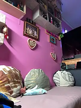 Snapshot of sexymelli18 chatting on 10/25/25, 05:30 sexymelli18 online show from 10/25/25, 05:30