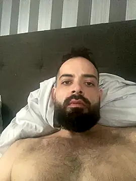 Snapshot of guccititi chatting on 10/20/25, 01:11 guccititi online show from 10/20/25, 01:11