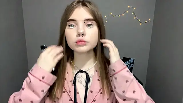 CarolinePepper online show from 03/22/25, 05:09