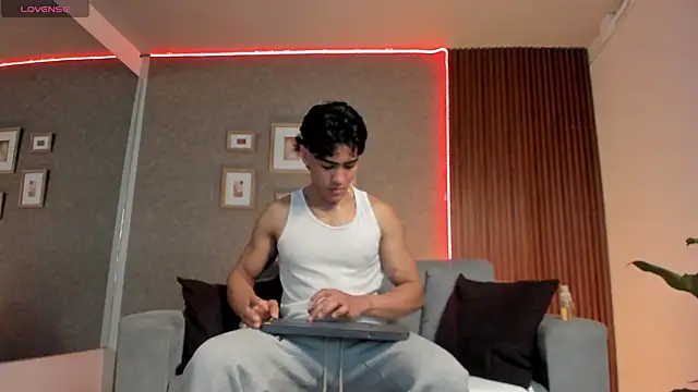 Taylercross online show from 02/17/25, 07:31