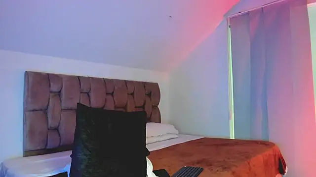 Taylercross online show from 02/20/25, 10:04