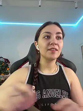 Snapshot of AshleySkott_ chatting on 11/03/25, 08:37 AshleySkott online show from 11/03/25, 08:37