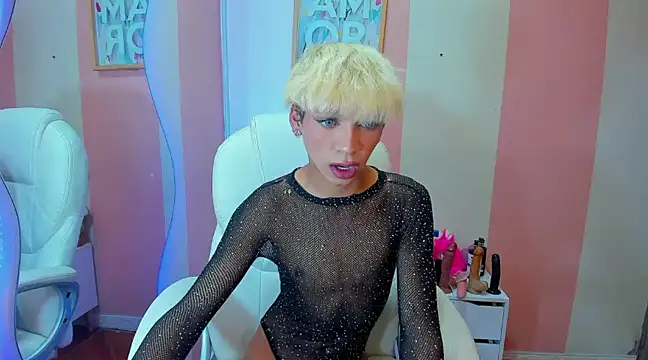Snapshot of Danny_Luxx chatting on 02/17/25, 08:15 Danny Luxx online show from 02/17/25, 08:15