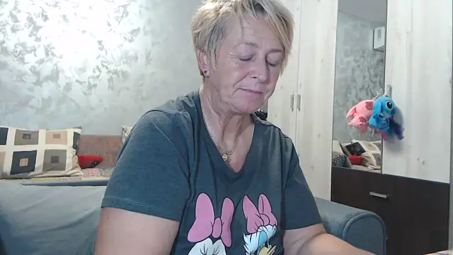 RosesandLillies online show from 10/14/25, 04:41