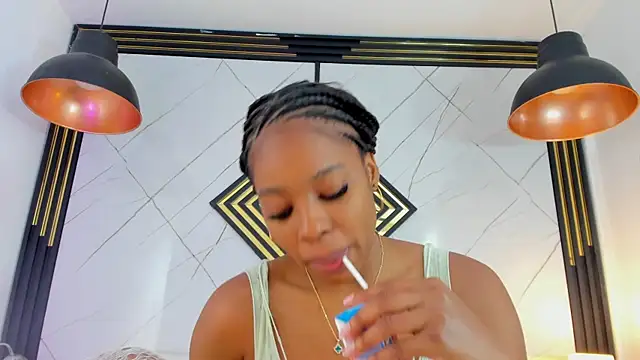 EmilyDiaaz online show from 10/17/25, 12:19