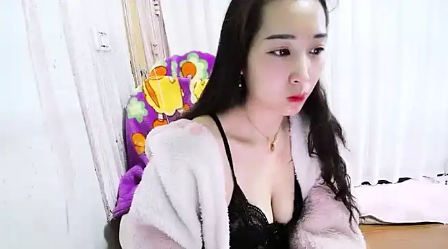 Snapshot of hebe-02 chatting on 02/24/25, 12:20 hebe-02 online show from 02/24/25, 12:20