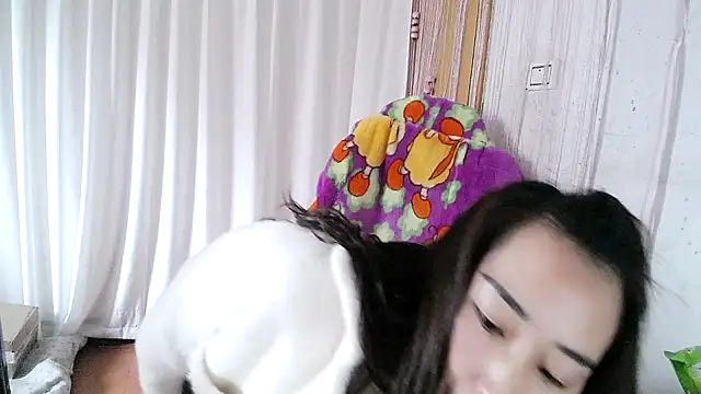 Snapshot of hebe-02 chatting on 03/05/25, 12:59 hebe-02 online show from 03/05/25, 12:59
