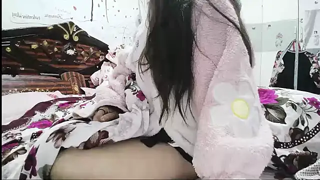 hebe-02 online show from 10/31/25, 02:18