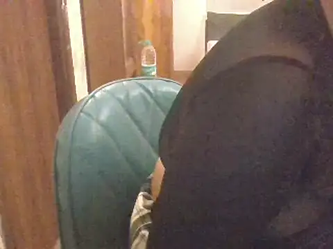 Snapshot of okbent chatting on 02/19/25, 02:55 okbent online show from 02/19/25, 02:55