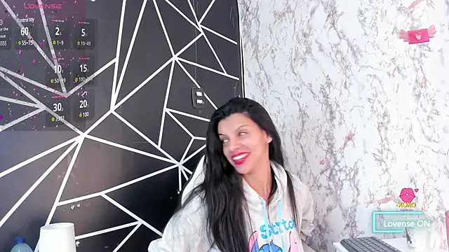 Snapshot of aitana_garcia_ chatting on 03/05/25, 12:11 aitana garcia online show from 03/05/25, 12:11
