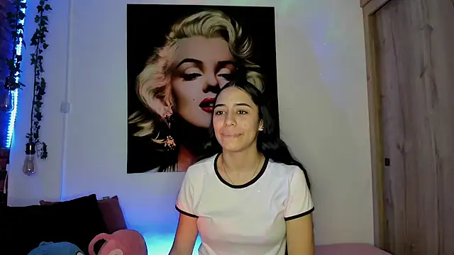 Snapshot of TANIA_06 chatting on 10/15/25, 01:00 TANIA 06 online show from 10/15/25, 01:00