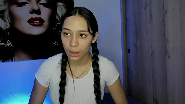 Snapshot of TANIA_06 chatting on 10/23/25, 01:10 TANIA 06 online show from 10/23/25, 01:10