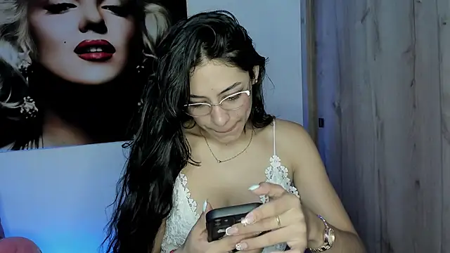 Snapshot of TANIA_06 chatting on 10/24/25, 01:18 TANIA 06 online show from 10/24/25, 01:18