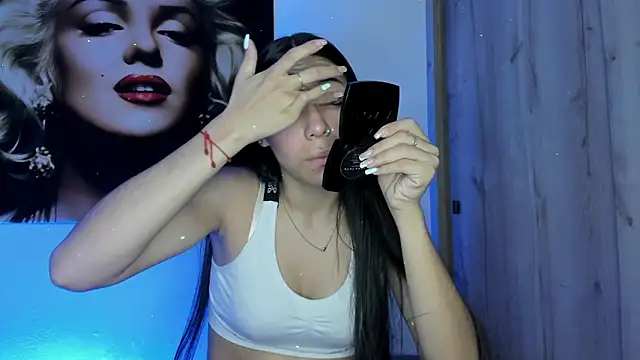 Snapshot of TANIA_06 chatting on 10/29/25, 01:13 TANIA 06 online show from 10/29/25, 01:13