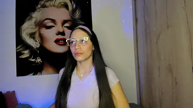 Snapshot of TANIA_06 chatting on 10/30/25, 01:23 TANIA 06 online show from 10/30/25, 01:23