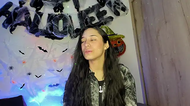 Snapshot of TANIA_06 chatting on 11/01/25, 01:24 TANIA 06 online show from 11/01/25, 01:24