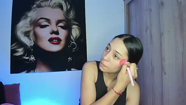 Snapshot of TANIA_06 chatting on 11/05/25, 01:11 TANIA 06 online show from 11/05/25, 01:11