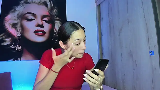 Snapshot of TANIA_06 chatting on 11/07/25, 01:11 TANIA 06 online show from 11/07/25, 01:11