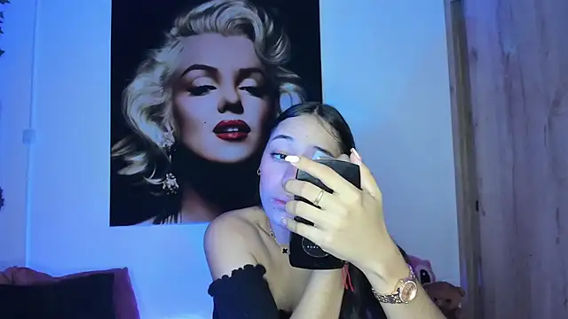 Snapshot of TANIA_06 chatting on 11/11/25, 01:22 TANIA 06 online show from 11/11/25, 01:22