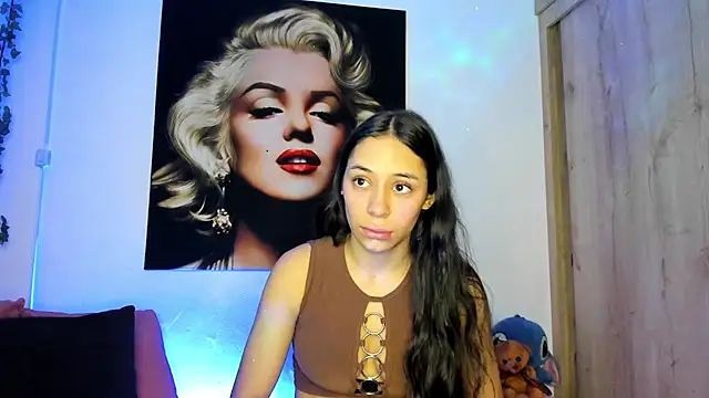 Snapshot of TANIA_06 chatting on 11/14/25, 01:21 TANIA 06 online show from 11/14/25, 01:21