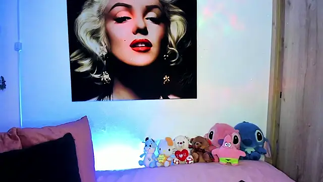 Snapshot of TANIA_06 chatting on 11/15/25, 01:18 TANIA 06 online show from 11/15/25, 01:18