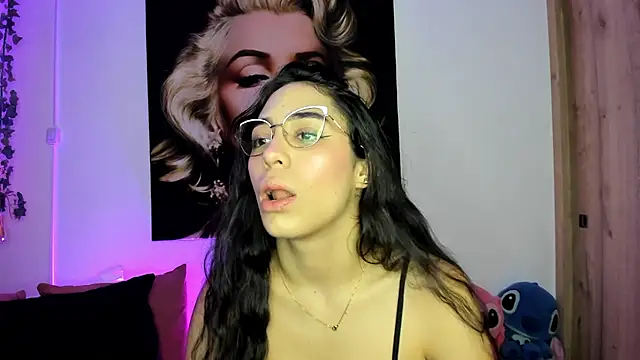 Snapshot of TANIA_06 chatting on 11/16/25, 01:17 TANIA 06 online show from 11/16/25, 01:17