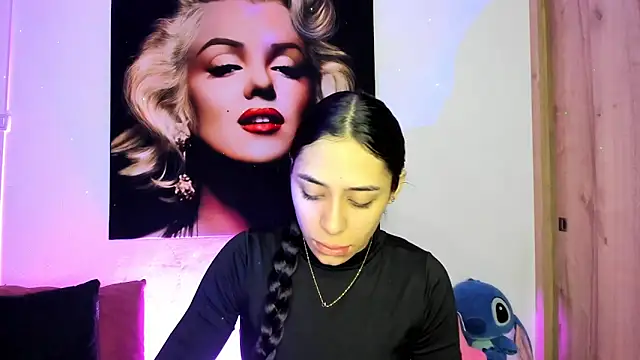 Snapshot of TANIA_06 chatting on 11/17/25, 01:17 TANIA 06 online show from 11/17/25, 01:17