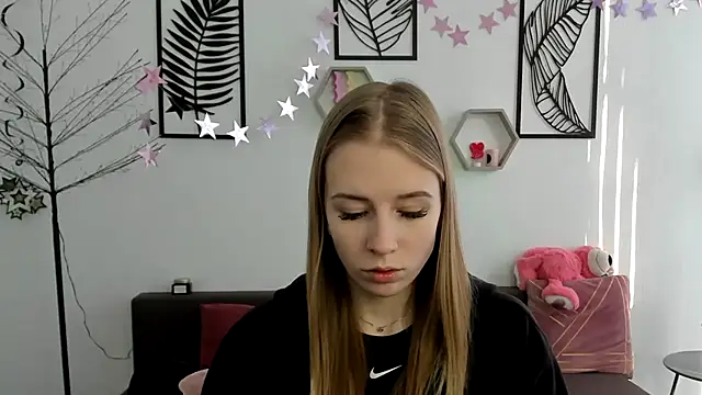 Snapshot of AnnNorriss chatting on 02/19/25, 06:33 AnnNorriss online show from 02/19/25, 06:33