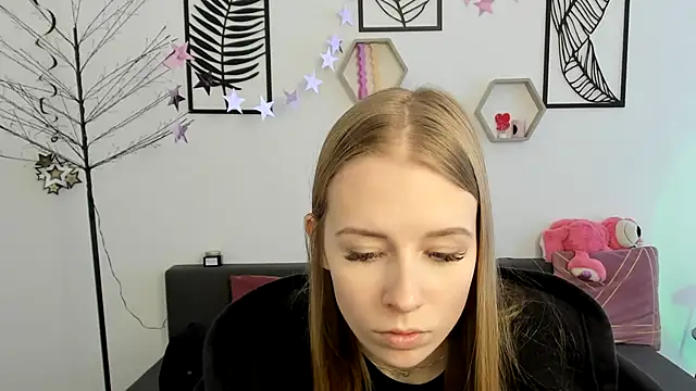 Snapshot of AnnNorriss chatting on 02/19/25, 09:39 AnnNorriss online show from 02/19/25, 09:39