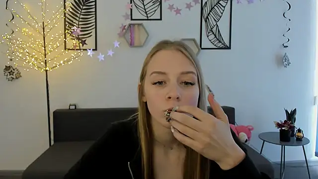 Snapshot of AnnNorriss chatting on 02/23/25, 12:27 AnnNorriss online show from 02/23/25, 12:27