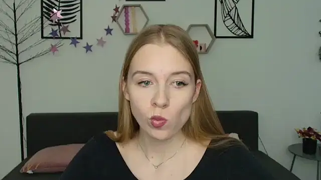 Snapshot of AnnNorriss chatting on 03/07/25, 04:33 AnnNorriss online show from 03/07/25, 04:33