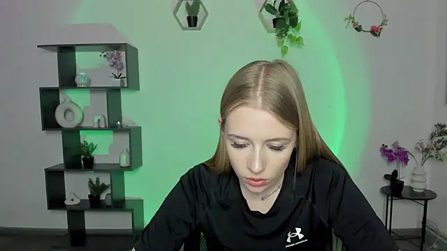 Snapshot of AnnNorriss chatting on 03/17/25, 04:22 AnnNorriss online show from 03/17/25, 04:22