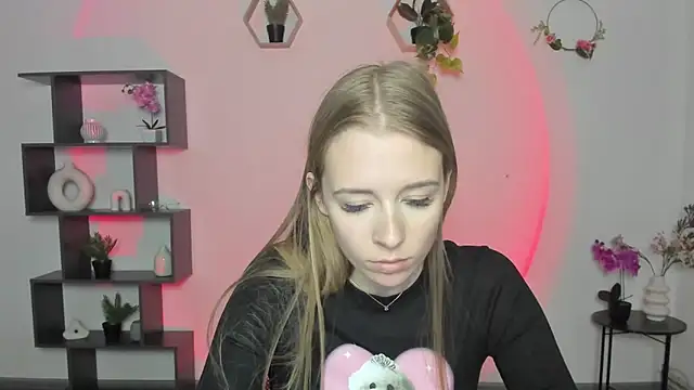 Snapshot of AnnNorriss chatting on 03/18/25, 04:48 AnnNorriss online show from 03/18/25, 04:48