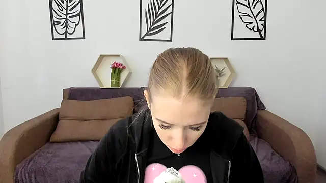 Snapshot of AnnNorriss chatting on 03/21/25, 08:06 AnnNorriss online show from 03/21/25, 08:06