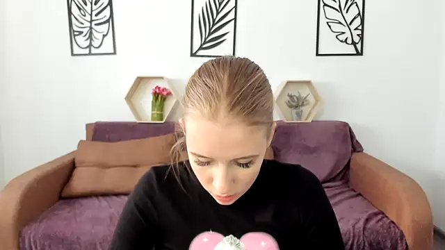 Snapshot of AnnNorriss chatting on 03/21/25, 02:18 AnnNorriss online show from 03/21/25, 02:18