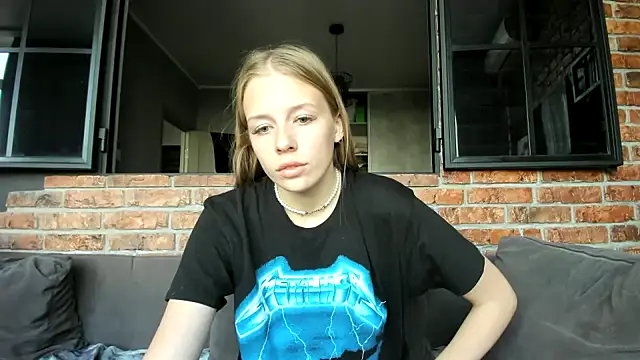 Snapshot of AnnNorriss chatting on 09/25/25, 03:05 AnnNorriss online show from 09/25/25, 03:05